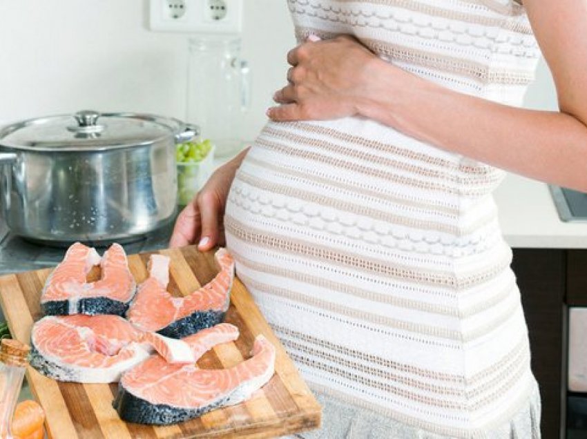 A duhet të hash ton peshku gjatë shtatzënisë? Përgjigjja surprizë nga specialistët