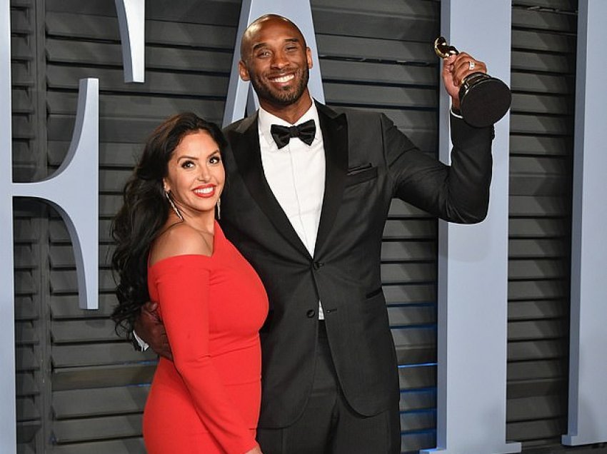 Bashkëshortja i bën dedikimin prekës, Kobe Bryant për Shën Valentin me foto nga arkiva
