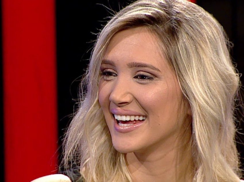 Moderatorja e njohur shqiptare ndan lajmin se është shtatzënë për herë të parë