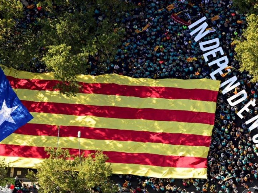 Separatistët fitojnë shumicën në Parlamentin katalonjas