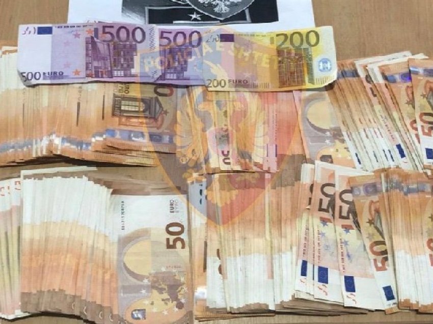 I kishte fshehur në çantën e dorës, policia i sekuestron 23 mijë euro 46-vjeçares në Kakavijë