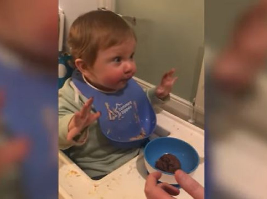 ​Reagimi i vajzës së vogël pas shijes së parë së çokollatës