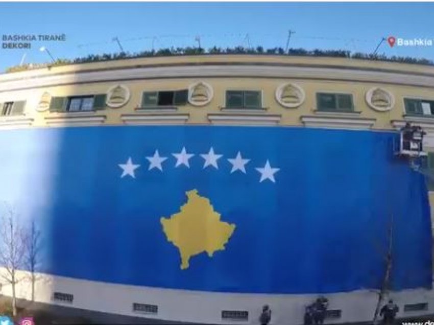 Bashkia e Tiranës mbulohet nga flamuri i Kosovës, Veliaj: Ja kshu bohet! Dashni nga Tirana
