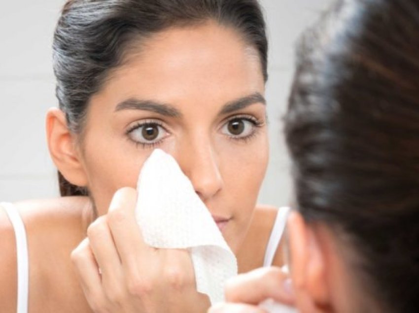 Çfarë ju shkakton përdorimi i letrave të lagura në fytyrë?