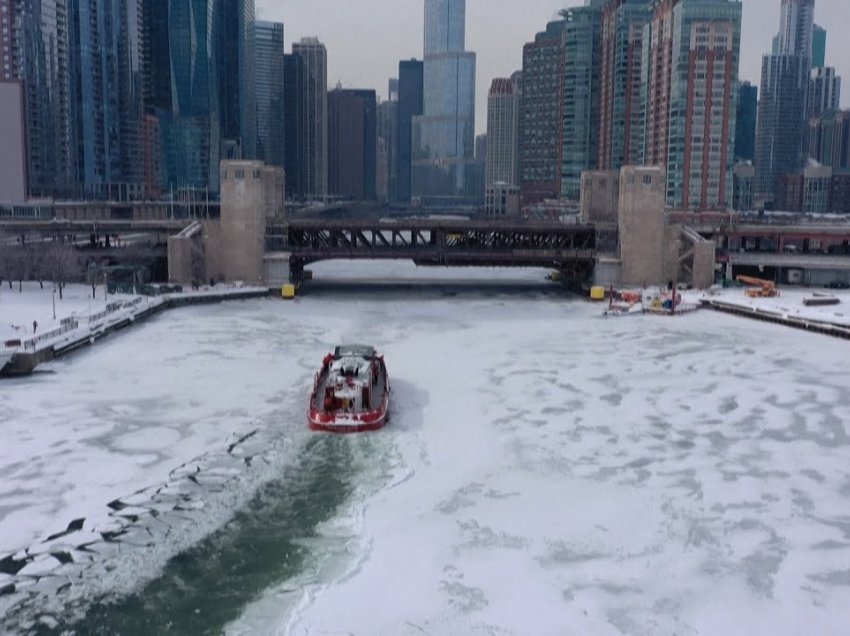 Gjithçka ka ngrirë në Çikago, pamjet me dron