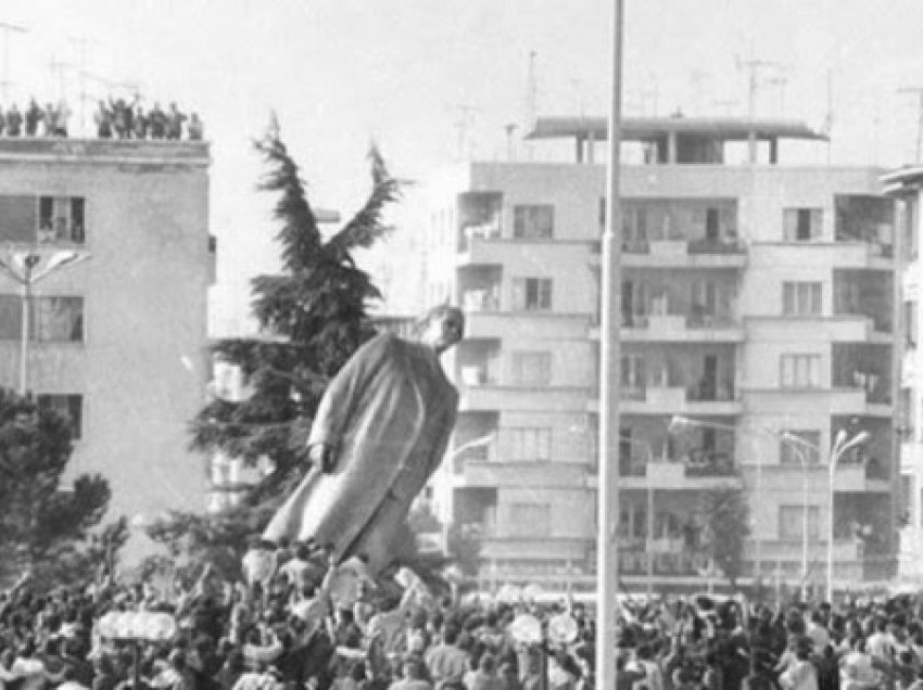 ​30 vjet nga rrëzimi i bustit të diktatorit Enver Hoxha