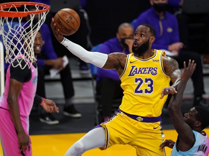 LA Lakers mposhten nga Miami Heat