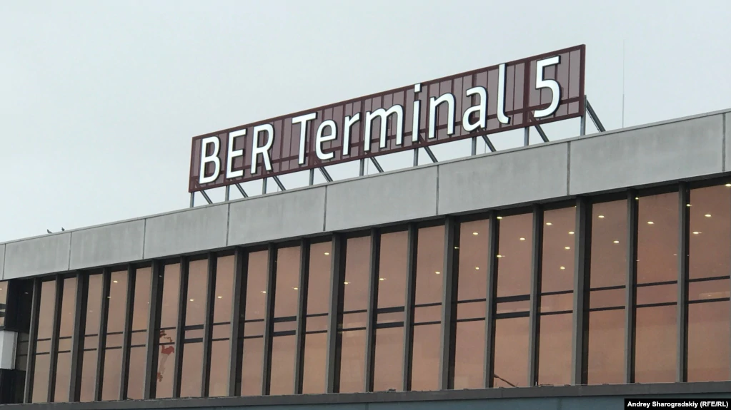 Aeroporti i ri në Berlin mbyll një terminal në mungesë pasagjerësh