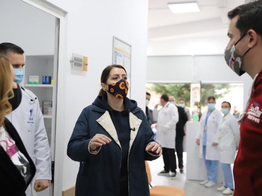Manastirliu-Veliaj inspektojnë qendrën e re shëndetësore në Kashar: Përfundon rehabilitimi i 300 qendrave, do të vijojmë me qendra të tjera shëndetësore