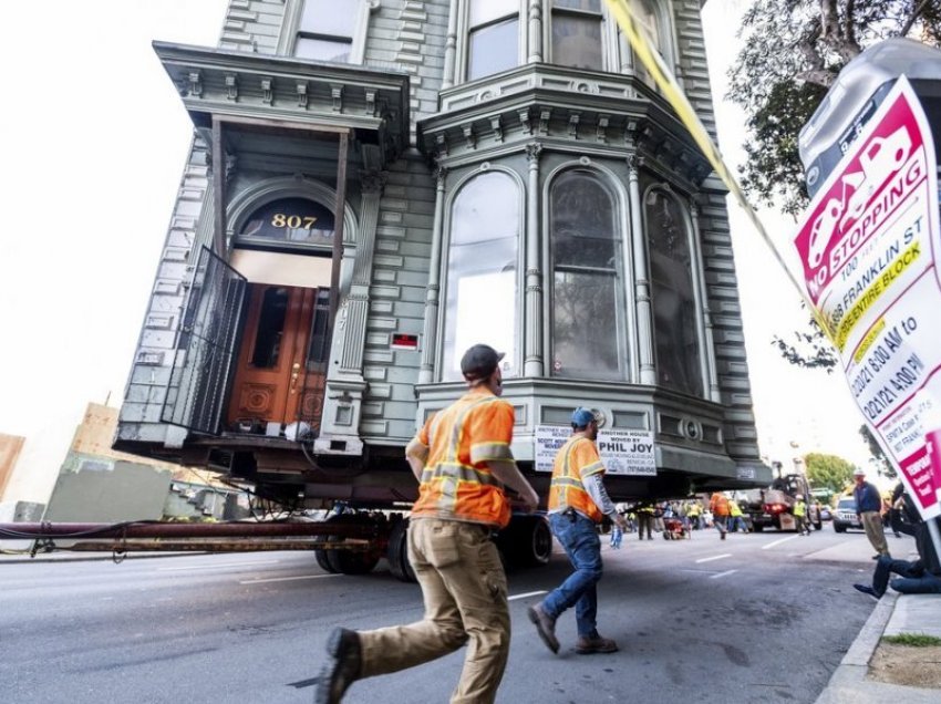 Shtëpia 139-vjeçare dërgohet në një adresë të re në San Francisco