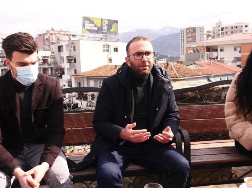 Bardhi me të rinjtë e Elbasanit, prezanton planin e PD për të mbajtur të rinjtë në Shqipëri