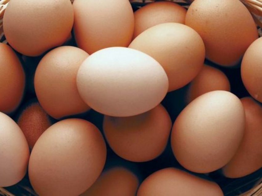 Gripi i shpezëve dhe lufta në Ukrainë rrisin çmimin e vezëve