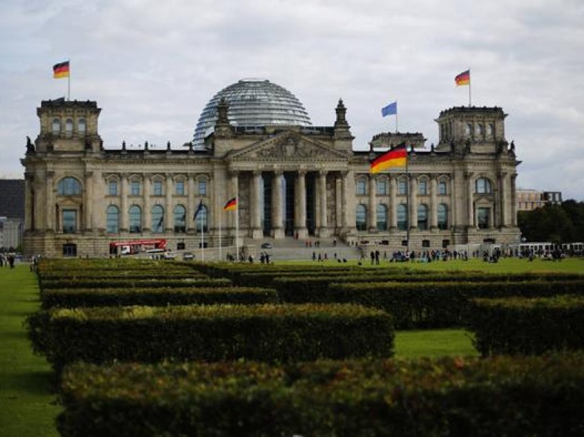 Një person akuzohet për kalimin e të dhënave të Bundestagut te Rusia