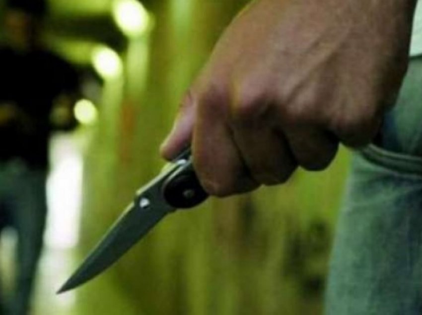 Arrest shtëpiak për të miturin që goditi me thikë një person në Prizren