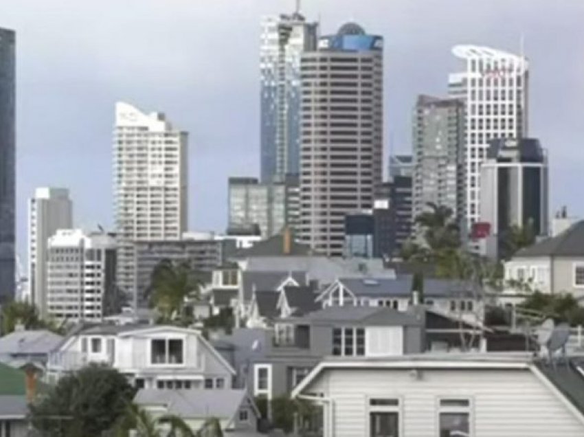Qyteti më i madh i Zelandës së Re po mbyllet për shkak të një personi të infektuar me COVID-19