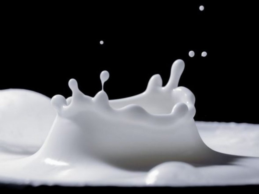 Nuk duhet ta teproni: Sasitë e mëdha të qumështit në ditë mund të shkaktojnë probleme shëndetësore