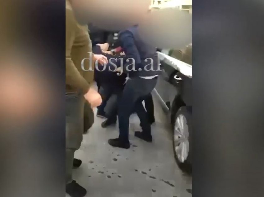 ‘Shpejt prangat’…Momenti i arrestimit të Gjergj Cukalit nga policia