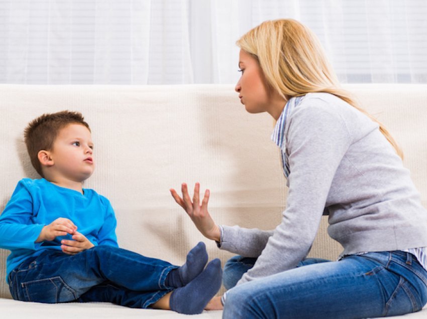 Fëmijët që ngurojnë të flasin për prindërit edhe kur keqtrajtohen; Çfarë ndiejnë brenda vetes?