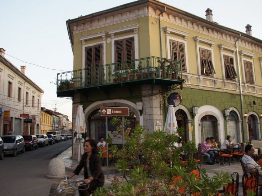 Pabarazia varfëron qytetet e mëdha, si po ‘shkërmoqet’ Shkodra
