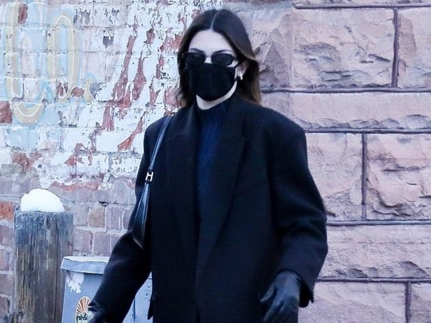 Kendall Jenner shëtit herët në mëngjes me një mashkull