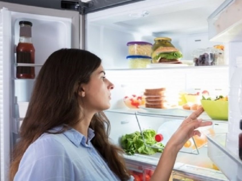 ​Gjashtë ushqime që nuk duhet të mbahen në frigorifer