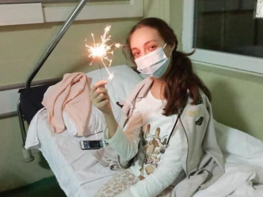 E rëndë: Vdes 19 vjeçarja nga Mitrovica, teksa priste përshtatjen e veshkës me dhuruesin