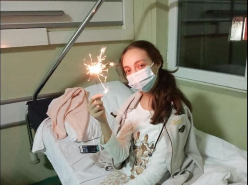 Varroset 19-vjeçarja që po priste ta transplantonte veshkën