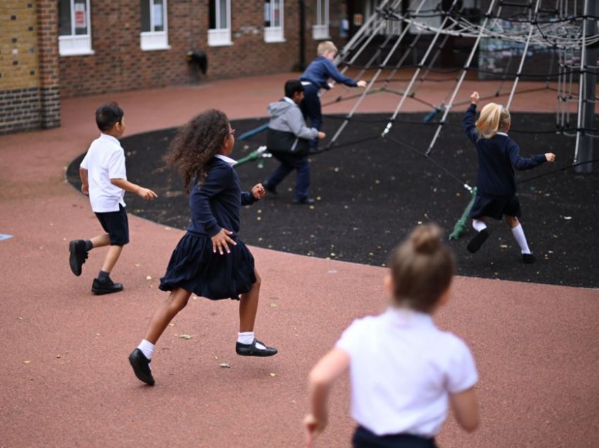 Shkollat fillore fillojnë mësimin të hënën, thotë Kryeministri anglez