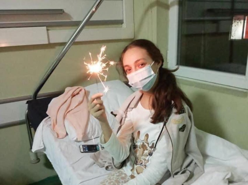 Sot bëhet varrimi i Nazlije Sherifit, 19 vjeçarja që pritej t’i transplantohej veshka