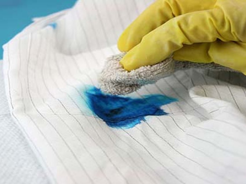 Me këtë metodë mund t’i eliminoni njollat e lapsit kimik apo flomasterit nga rrobat
