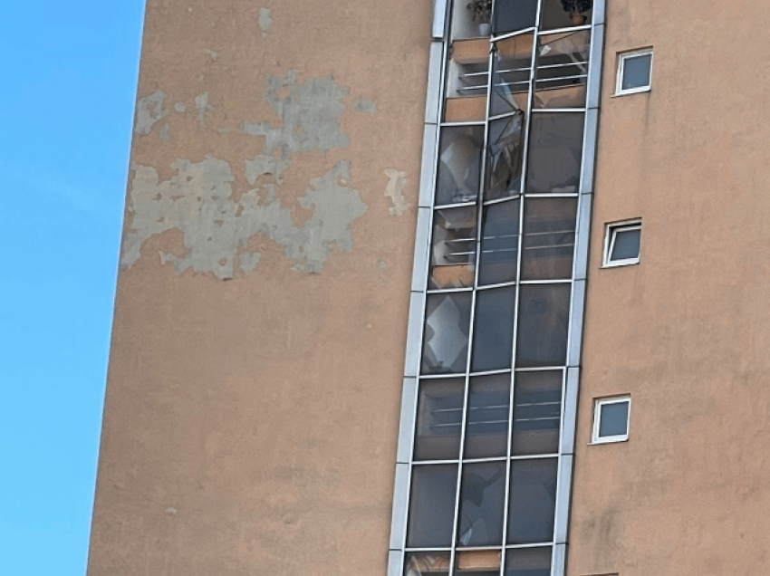 Fuqia e madhe e shpërthimit në Ferizaj, thyhen xhamat e banesave