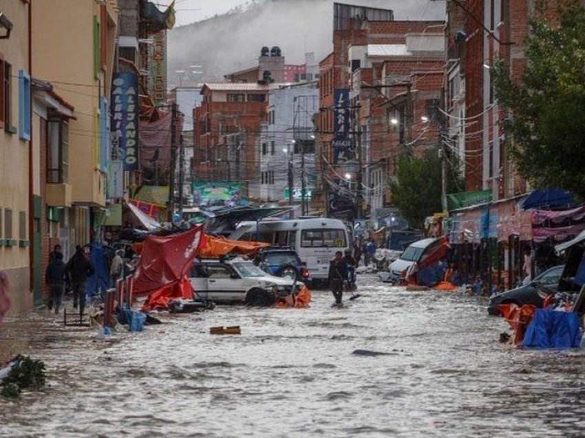 Përmbytjet vdekjeprurëse 'çajnë' nëpër qytetin Sucre të Bolivisë