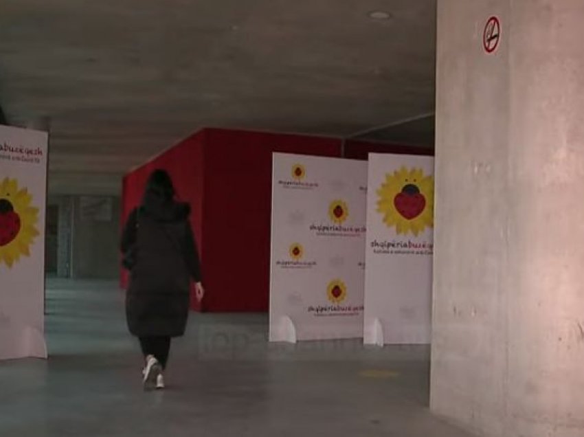 Përgatitet vaksinimi në stadium/ Së shpejti në Shqipëri mbërrijnë vaksinat e para nga Pfizer