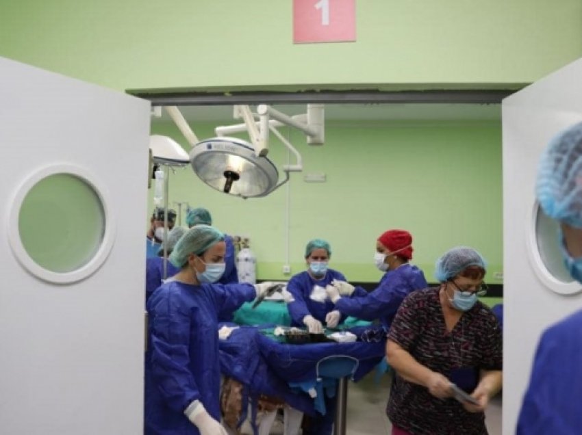 ​Doktori Buja tregon për gjendjen e 8 të lënduarve që po trajtohen në Kirurgjinë Plastike