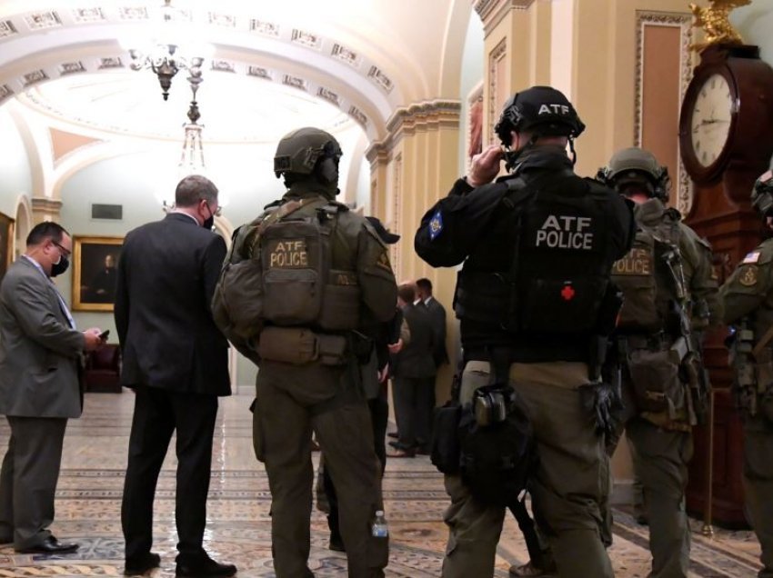 Ligjvënësit amerikanë kërkojnë hetim të forcës policore që mbron Kapitolin