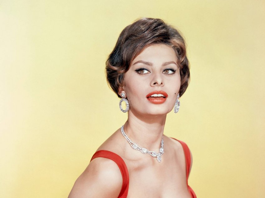 Sophia Loren aktore e teatrit dhe fituese e çmimit Oskar