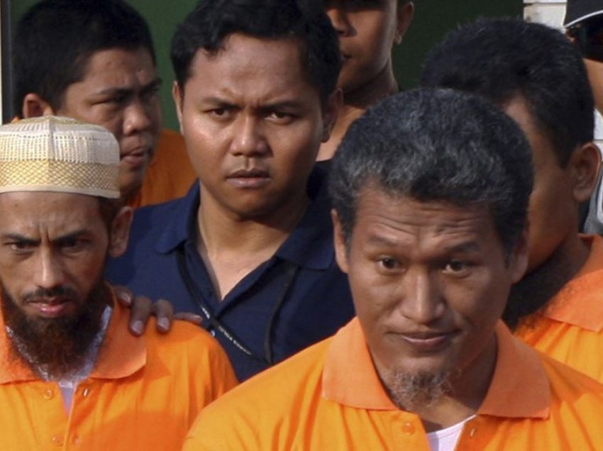 Lirohet kleriku radikal, i lidhur me sulmin në Bali