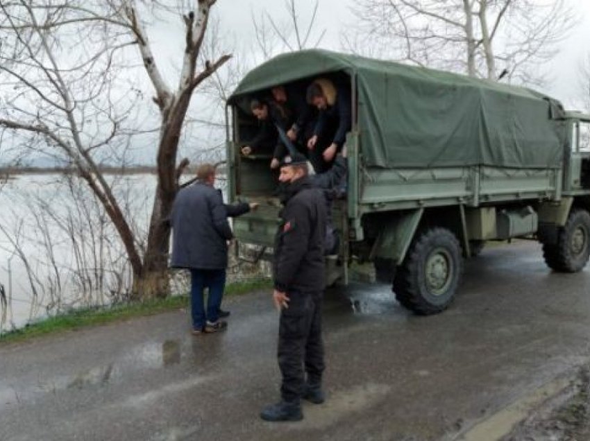 Përmbytjet në Shkodër/ Forcat e Batalionit të Këmbësorisë në gadishmëri