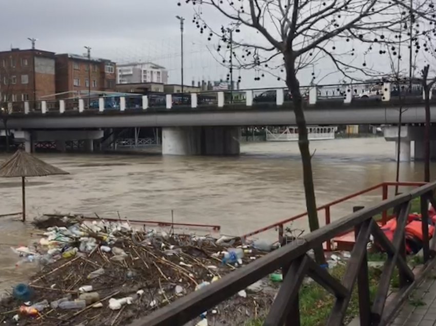 Përmbyten disa zona të Shkodrës, Lezhës dhe Vaut të Dejës
