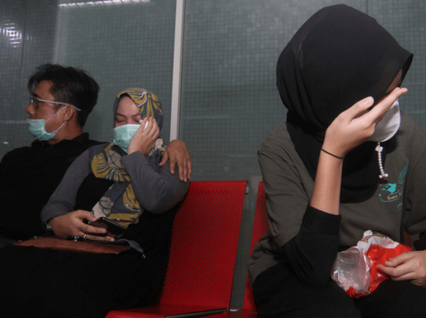 Ministri indonezian konfirmon se avioni Boeing me 62 pasagjerë është rrëzuar në Gjirin e Xhakarta