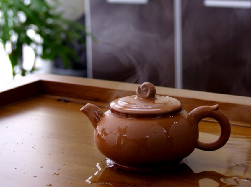 Vetëm dy filxhanë nga ky çaj “magjik” ju ndihmojnë të digjni dhjamin ndërsa flini