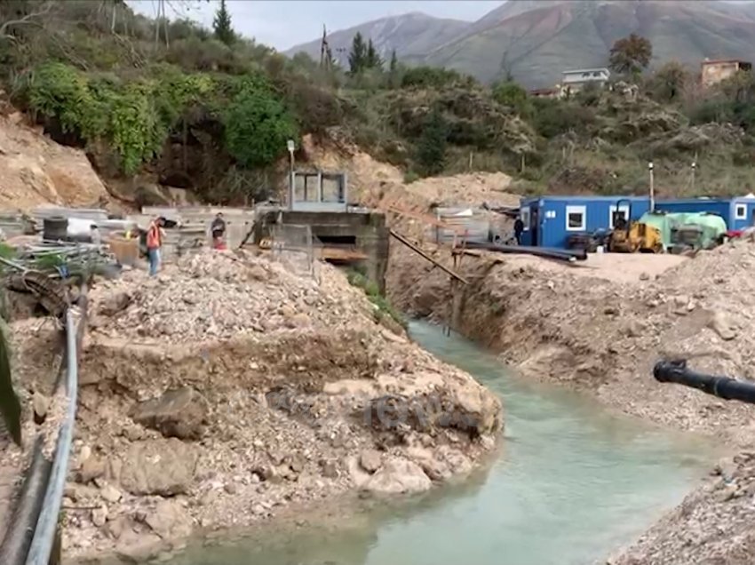 Pas tre ditësh mungesë, Delvinës i vjen uji por i ndotur, banorët: Turp nga Zoti, mos të kesh ujë në 2021