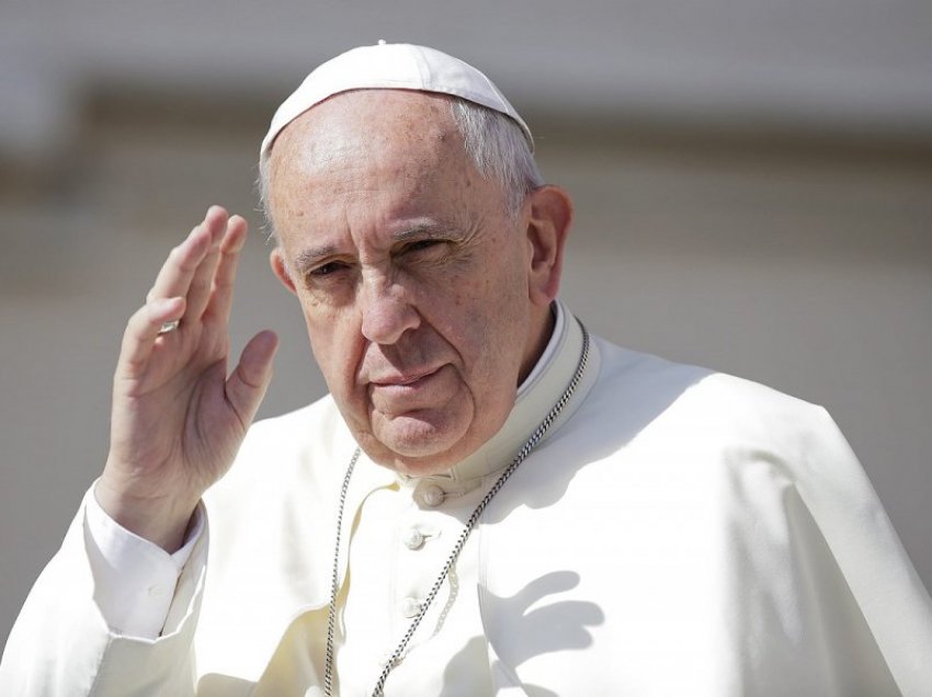 Papa u jep grave më shumë role në Kishë