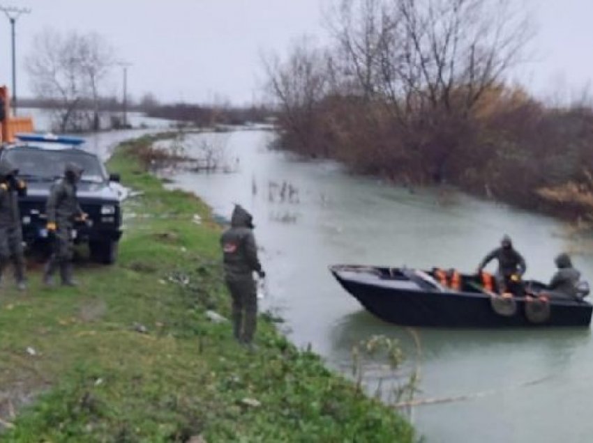 Përmbytjet në Shkodër/ Nën ujë janë 1823 hektarë tokë, rruga për në Obot mbetet e bllokuar