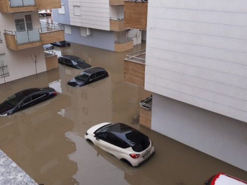 Fushë Kosova në gjendje të rëndë pas vërshimeve, pritet evakuimin i disa familjeve
