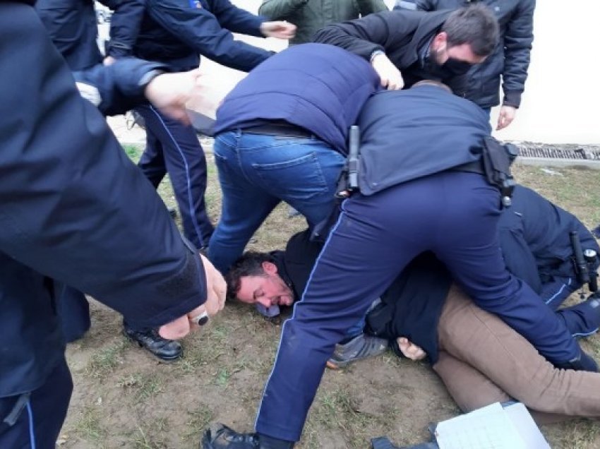Policia flet për aktivistët e arrestuar të PSD-së