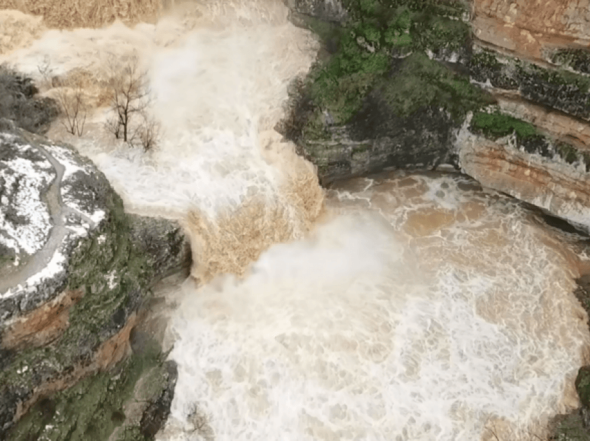 Pamje nga Ujëvara e Mirushës, reshjet atmosferike rrisin nivelin e ujit