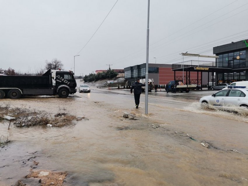 Cilat rrugë në Kosovë nuk janë të kalueshme pas përmbytjeve? Ministria jep detaje