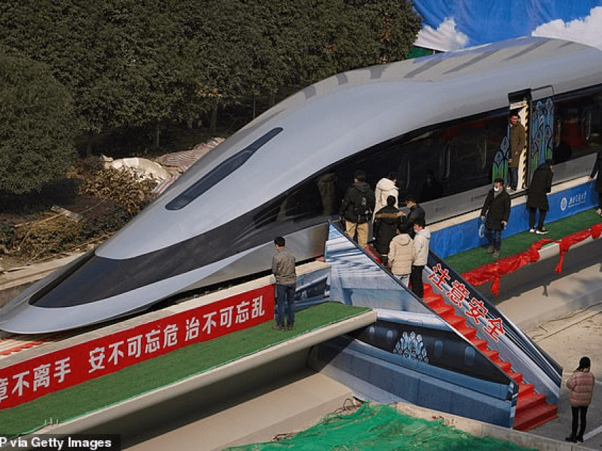 Kina prezanton trenin e pasagjerëve më të shpejtë në botë që udhëton me 600km/orë 