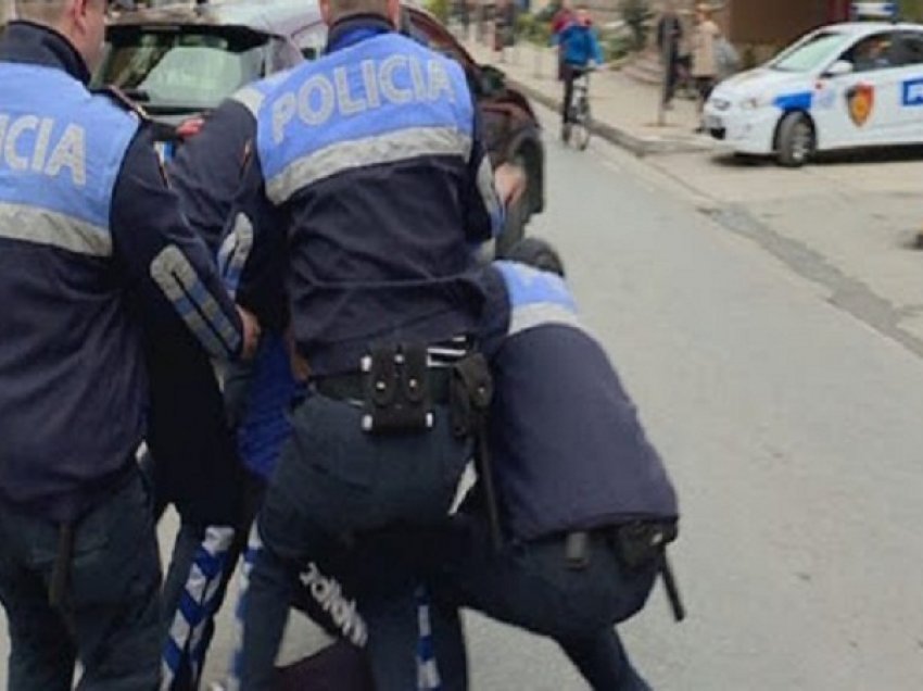 Tiranë/ Plagoset me armë zjarri një person, dhunohet me sende të forta roja i një objekti
